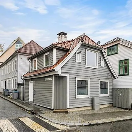 Homestay Ledig Rom I Enebolig Sentralt I *